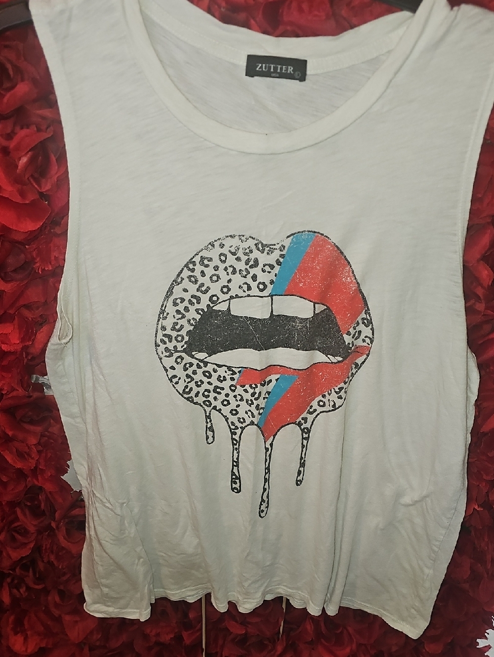 Zutter White Graphic Tank with Red & Blue Leopard Lip Design Size Large